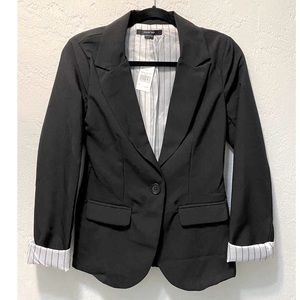 NWOT Paper Tee Black Blazer, white inside with black pinstripe, Size Small